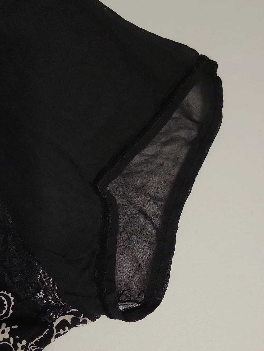Bila Woman's Lace Top/sleeves & Rayon Blouse. XXL, BLK/CRM, NWT.